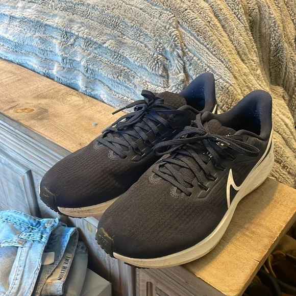 Nike Runners - Picture 2 of 5